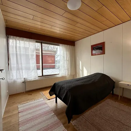 דירה Kotimaailma - Iso Asunto Saunalla קוקולה