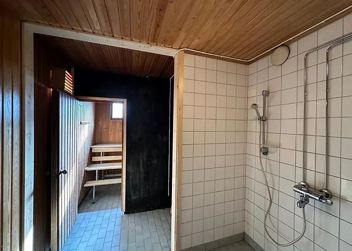 Kotimaailma - Iso Asunto Saunalla קוקולה